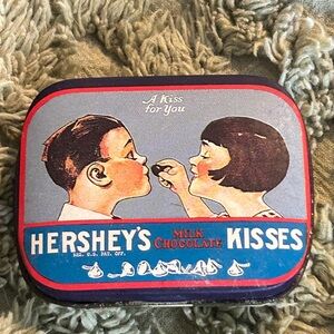 Vintage Hershey's collectible tin from the 1994 Bristolware collection.